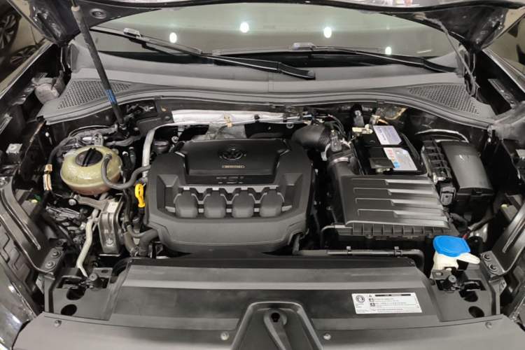 Used Volkswagen Tayron 2019 330TSI Two-Wheel Drive Luxury Model China VI Standard Engine Bay