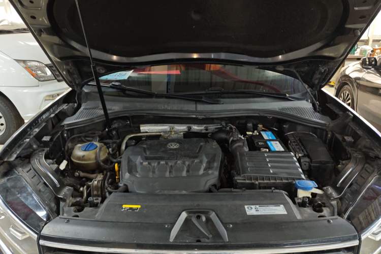 Used Volkswagen Tayron 2019 330TSI Two-Wheel-Drive Luxury Version China V Emission Standard Engine Bay