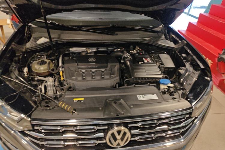 Used Volkswagen Tayron 2019 330TSI Two-Wheel Drive Luxury Model China VI Standard Engine Bay