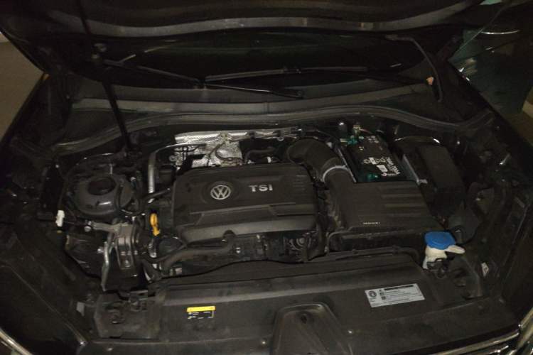 Used Volkswagen Tayron 2019 380TSI Four-Wheel Drive R-Line China VI-standard Engine Bay