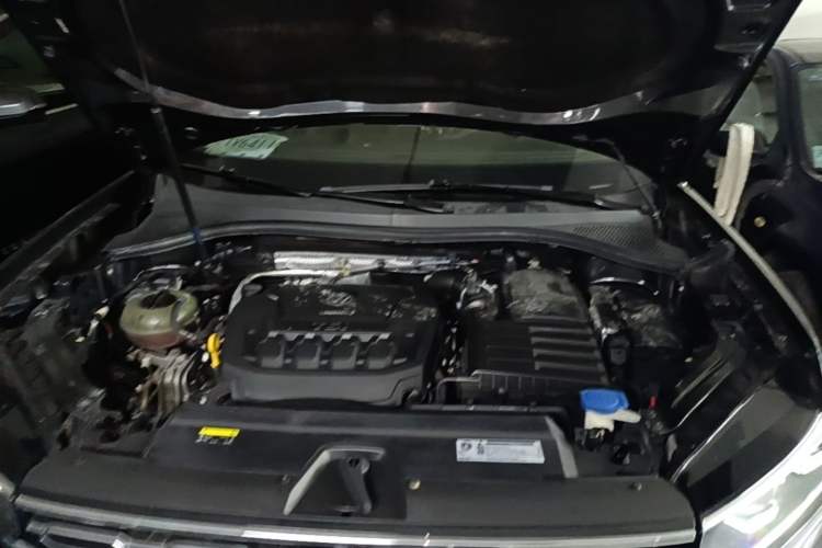 Used Volkswagen Tayron 2019 330TSI Two-Wheel Drive Luxury Model China VI Standard Engine Bay