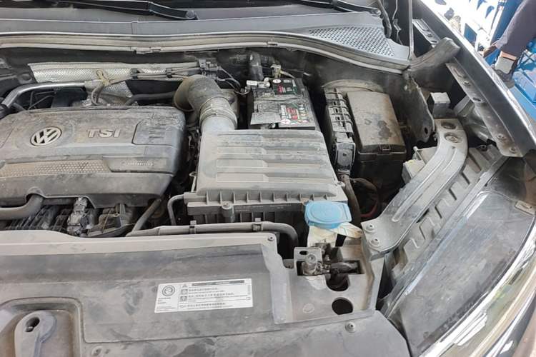 Used Volkswagen Tayron 2019 380TSI Four-Wheel Drive R-Line China VI-standard Engine Bay Left