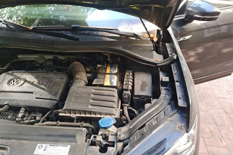 Used Volkswagen Tayron 2019 380TSI Four-Wheel Drive R-Line China VI-standard Engine Bay Left