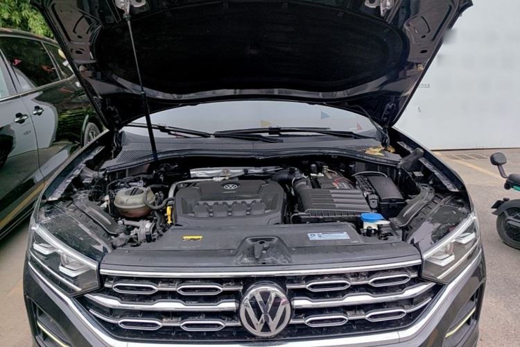 Used Volkswagen Tayron 2019 330TSI Two-Wheel Drive Luxury Model China VI Standard Engine Bay