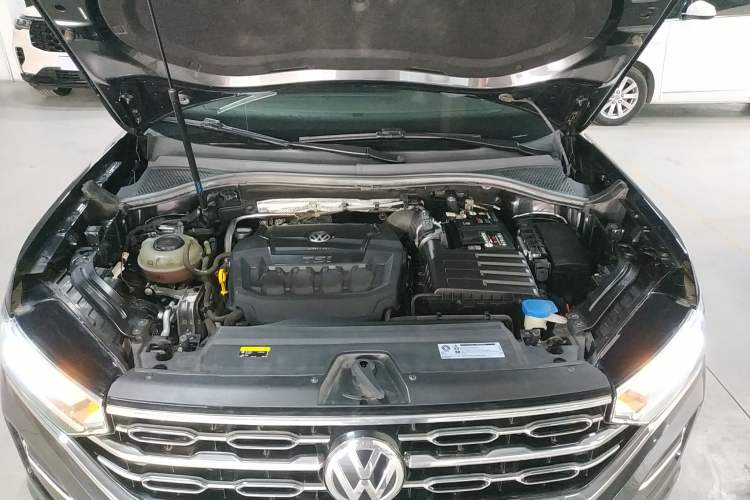 Used Volkswagen Tayron 2019 330TSI Two-Wheel Drive Luxury Model China VI Standard Engine Bay