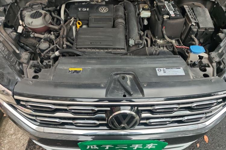 Used Volkswagen Tayron 2019 Teramont Edition 280TSI Two-Wheel Drive Luxury Model China VI Standard Engine Bay