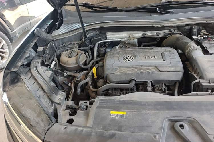 Used Volkswagen Tayron 2019 380TSI Four-Wheel Drive R-Line China VI-standard Engine Bay Right