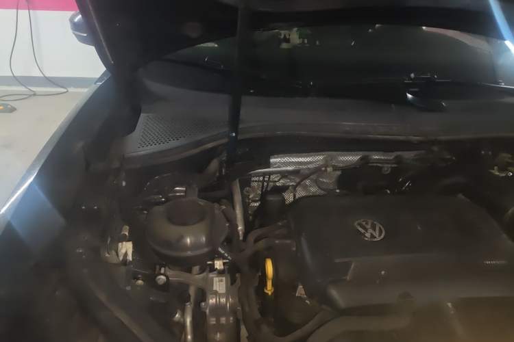 Used Volkswagen Tayron 2019 380TSI Four-Wheel Drive R-Line China VI-standard Engine Bay Right