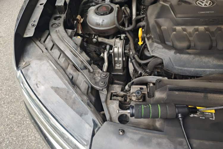 Used Volkswagen Tayron 2019 330TSI Two-Wheel Drive Luxury Model China VI Standard Engine Bay Right