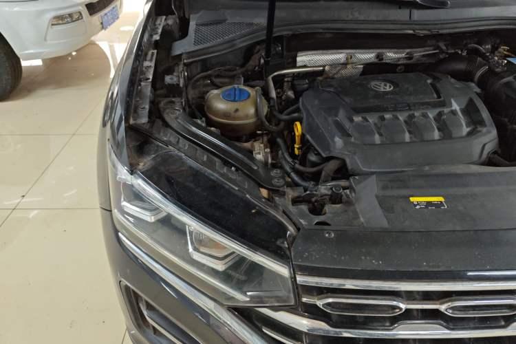 Used Volkswagen Tayron 2019 330TSI Two-Wheel-Drive Luxury Version China V Emission Standard Engine Bay Right