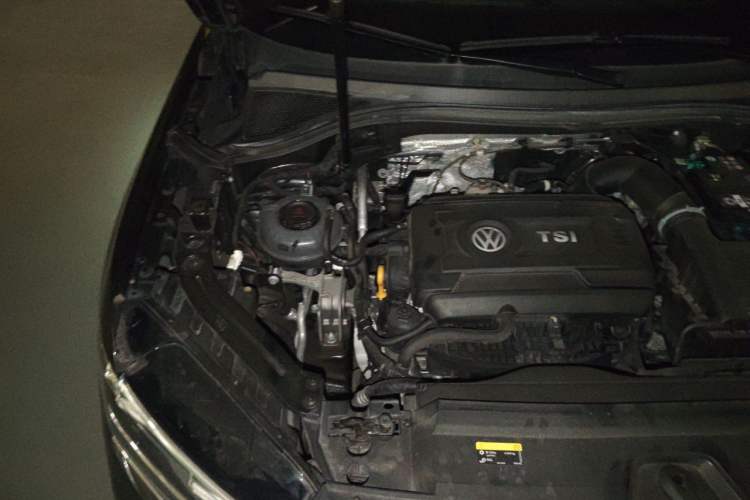 Used Volkswagen Tayron 2019 380TSI Four-Wheel Drive R-Line China VI-standard Engine Bay Right