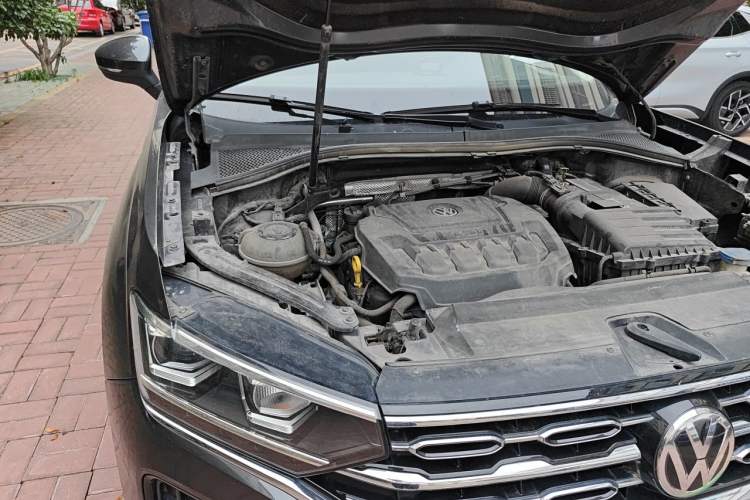 Used Volkswagen Tayron 2019 330TSI Two-Wheel-Drive Luxury Plus China VI Standard Engine Bay Right