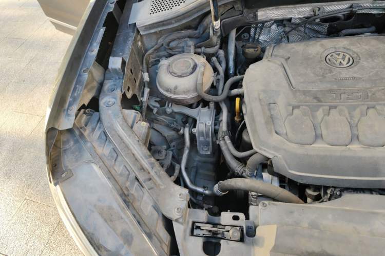 Used Volkswagen Tayron 2019 330TSI Two-Wheel Drive Luxury Model China VI Standard Engine Bay Right