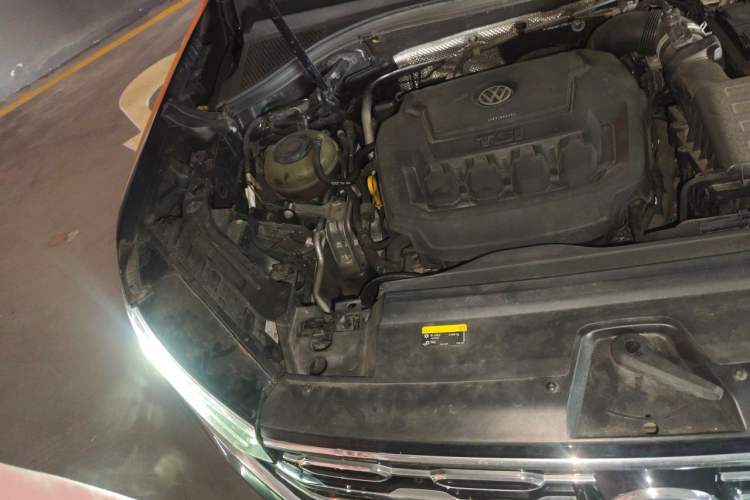 Used Volkswagen Tayron 2019 330TSI Two-Wheel-Drive Luxury Plus China VI Standard Engine Bay Right
