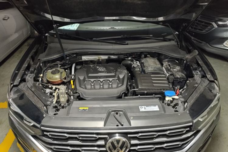 Used Volkswagen Tayron 2019 330TSI Two-Wheel Drive Luxury Model China VI Standard Engine Bay