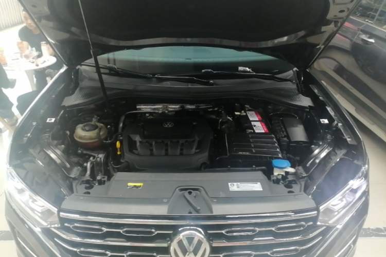 Used Volkswagen Tayron 2019 330TSI Two-Wheel Drive Luxury Model China VI Standard Engine Bay