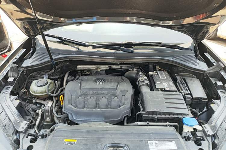 Used Volkswagen Tayron 2019 330TSI Two-Wheel Drive Luxury Model China VI Standard Engine Bay