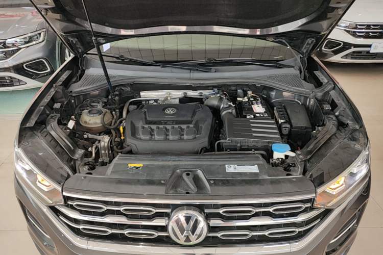 Used Volkswagen Tayron 2019 330TSI Two-Wheel Drive Luxury Model China VI Standard Engine Bay