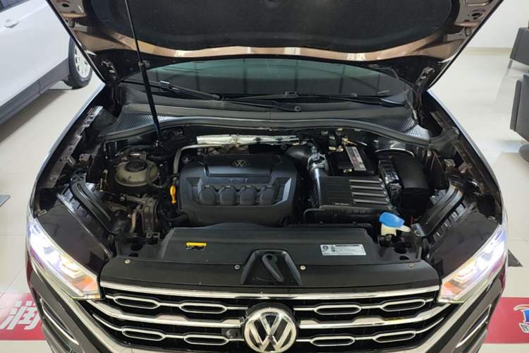 Used Volkswagen Tayron 2019 330TSI Two-Wheel Drive Luxury Model China VI Standard Engine Bay
