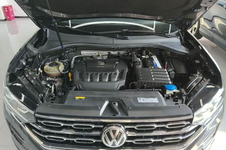 Used Volkswagen Tayron 2019 330TSI Two-Wheel Drive Luxury Model China VI Standard Engine Bay