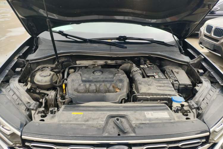 Used Volkswagen Tayron 2019 330TSI Two-Wheel Drive Luxury Model China VI Standard Engine Bay