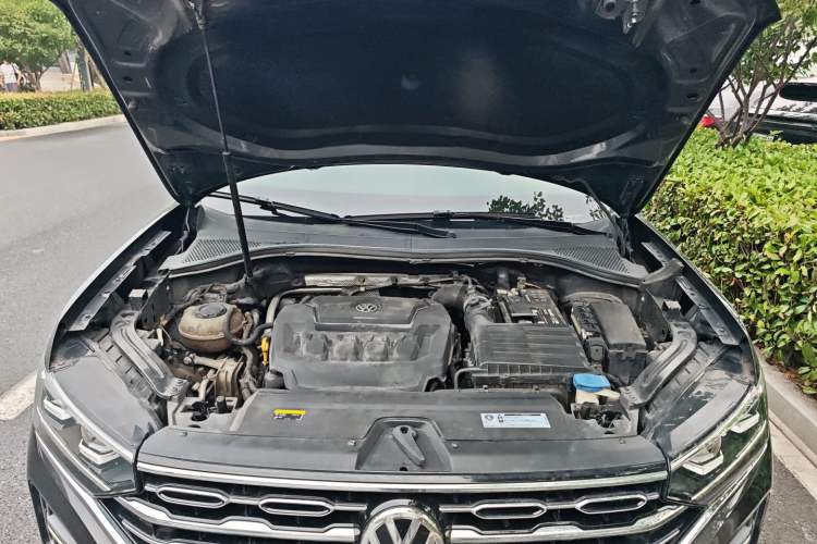 Used Volkswagen Tayron 2019 330TSI Two-Wheel-Drive Luxury Plus China VI Standard Engine Bay
