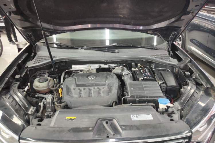 Used Volkswagen Tayron 2019 330TSI Two-Wheel Drive Luxury Model China VI Standard Engine Bay