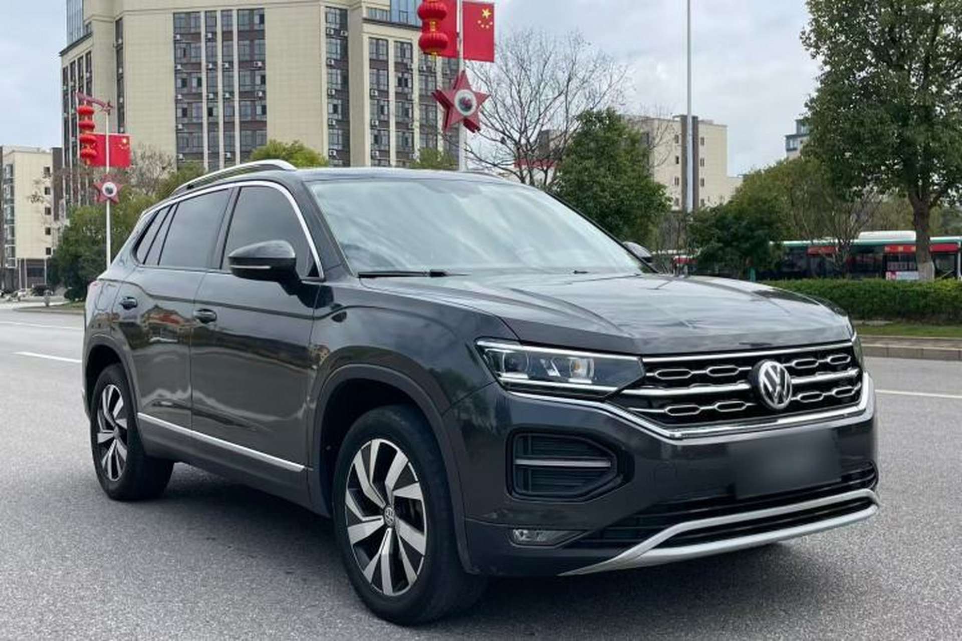 Used Volkswagen Tayron 2019 330TSI Two-Wheel Drive Luxury Model China VI Standard Front Right 45 Deg