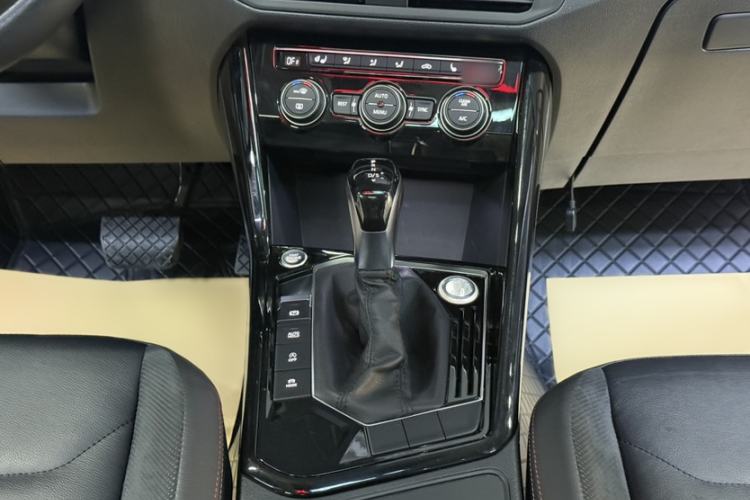Used Volkswagen Tayron 2019 330TSI Two-Wheel Drive Luxury Model China VI Standard Gear Lever