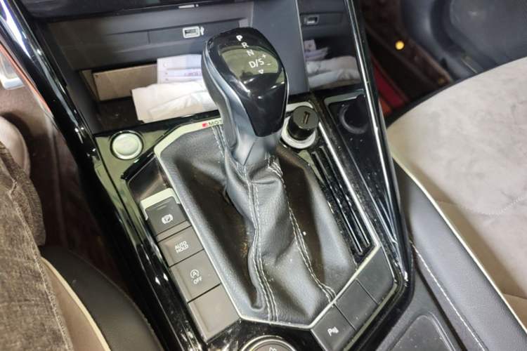 Used Volkswagen Tayron 2019 380TSI Four-Wheel Drive R-Line China VI-standard Gear Lever