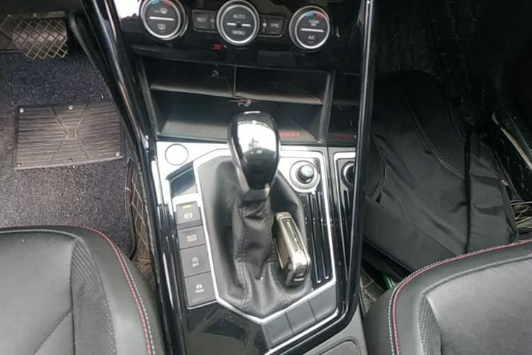 Used Volkswagen Tayron 2019 330TSI Two-Wheel Drive Luxury Model China VI Standard Gear Lever