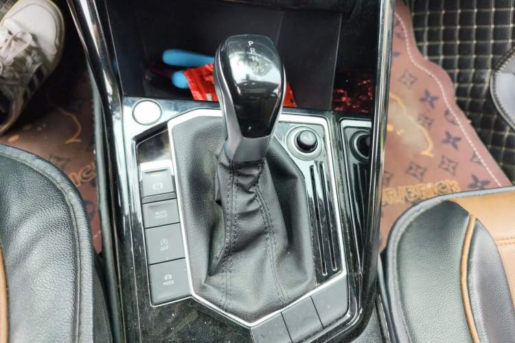 Used Volkswagen Tayron 2019 330TSI Two-Wheel Drive Luxury Model China VI Standard Gear Lever