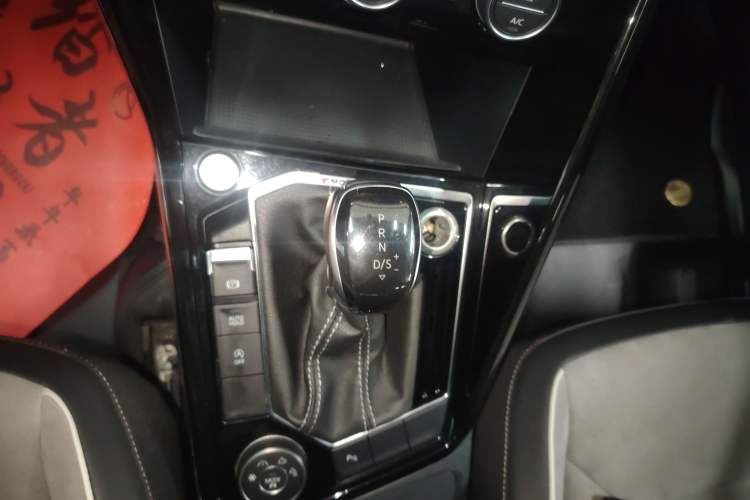 Used Volkswagen Tayron 2019 380TSI All-Wheel Drive R-Line China V-standard Gear Lever