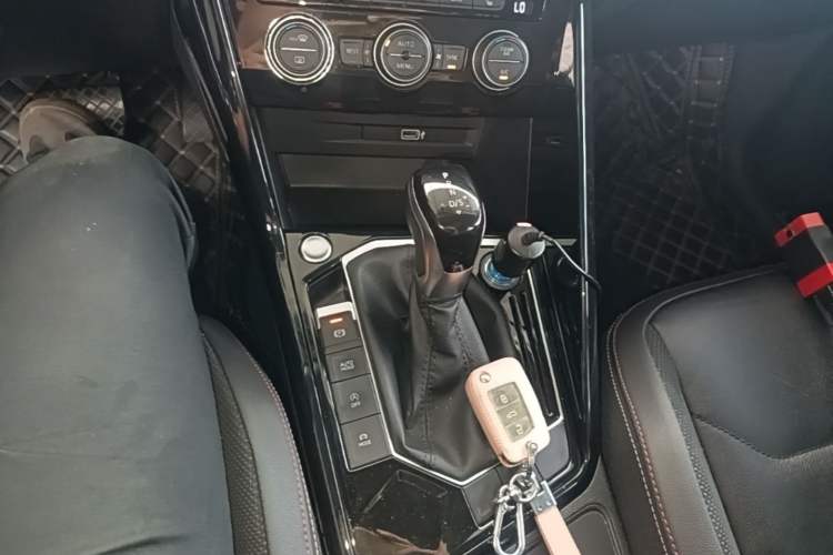 Used Volkswagen Tayron 2019 330TSI Two-Wheel-Drive Luxury Plus China VI Standard Gear Lever