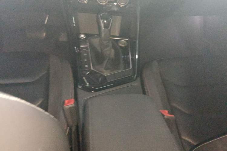 Used Volkswagen Tayron 2019 330TSI Two-Wheel-Drive Luxury Version China V Emission Standard Gear Lever