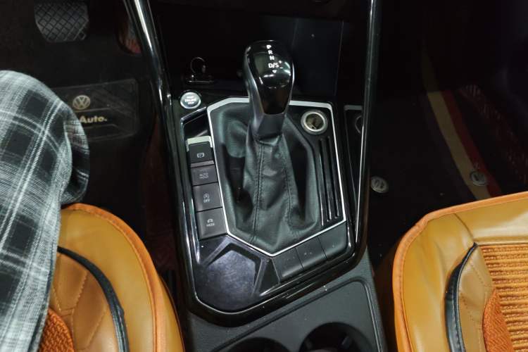 Used Volkswagen Tayron 2019 330TSI Two-Wheel-Drive Luxury Version China V Emission Standard Gear Lever