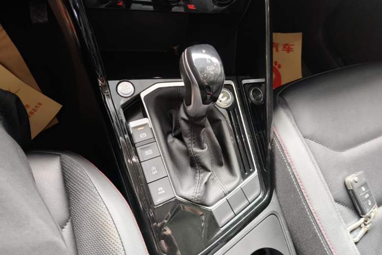 Used Volkswagen Tayron 2019 330TSI Two-Wheel Drive Luxury Model China VI Standard Gear Lever
