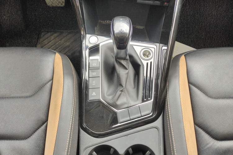 Used Volkswagen Tayron 2019 330TSI Two-Wheel-Drive Luxury Version China V Emission Standard Gear Lever