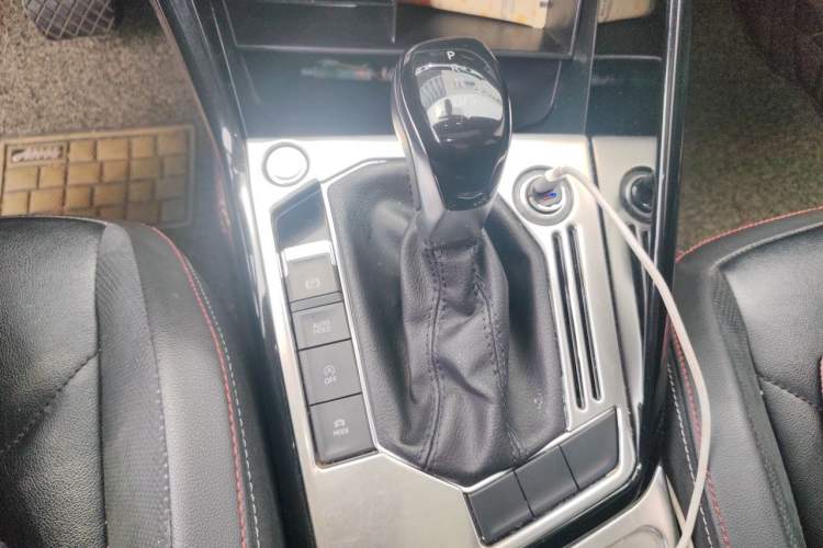 Used Volkswagen Tayron 2019 330TSI Two-Wheel-Drive Luxury Version China V Emission Standard Gear Lever