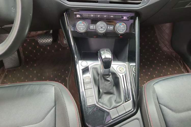 Used Volkswagen Tayron 2019 330TSI Two-Wheel Drive Luxury Model China VI Standard Gear Lever