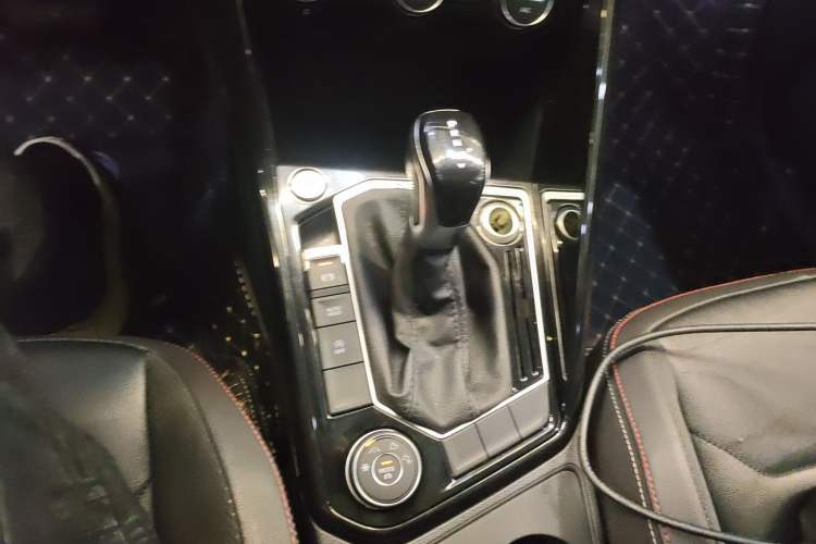 Used Volkswagen Tayron 2019 330TSI Four-Wheel Drive Luxury Version China VI Standard Gear Lever