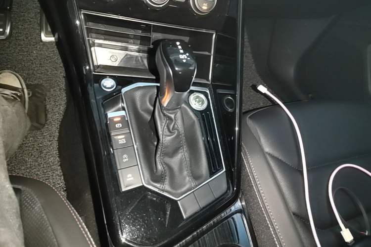 Used Volkswagen Tayron 2019 330TSI Two-Wheel-Drive Luxury Version China V Emission Standard Gear Lever
