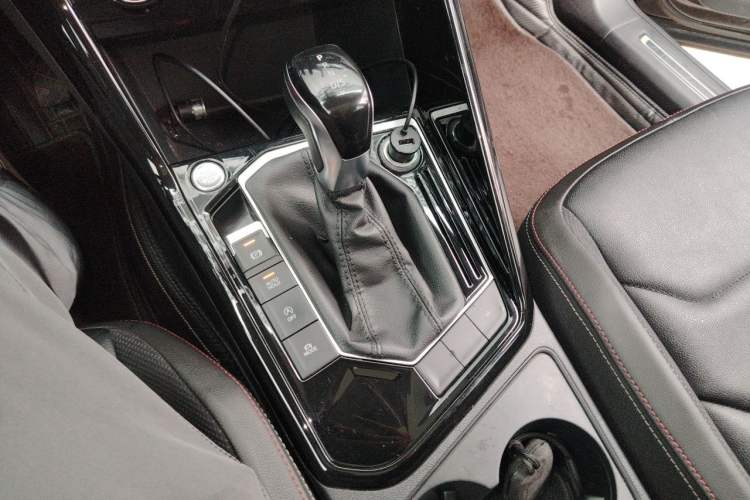Used Volkswagen Tayron 2019 330TSI Two-Wheel-Drive Luxury Version China V Emission Standard Gear Lever