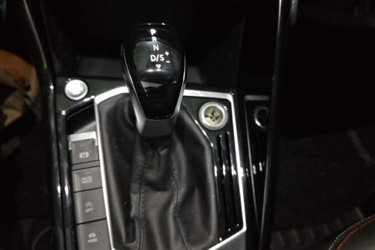 Used Volkswagen Tayron 2019 330TSI Two-Wheel Drive Luxury Model China VI Standard Gear Lever