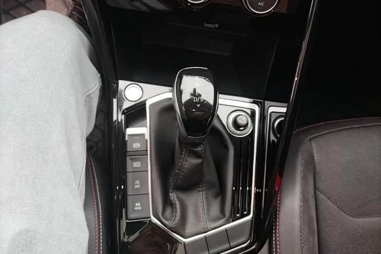 Used Volkswagen Tayron 2019 330TSI Two-Wheel-Drive Luxury Plus China VI Standard Gear Lever