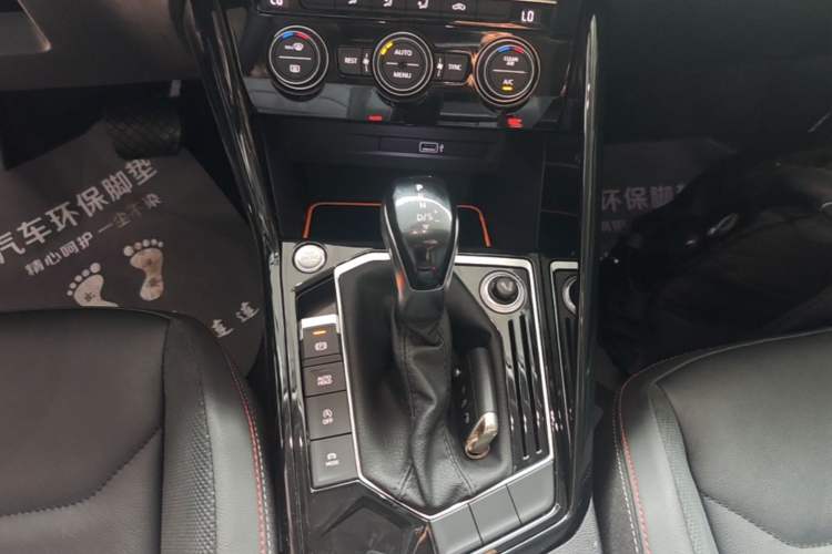 Used Volkswagen Tayron 2019 330TSI Two-Wheel Drive Luxury Model China VI Standard Gear Lever