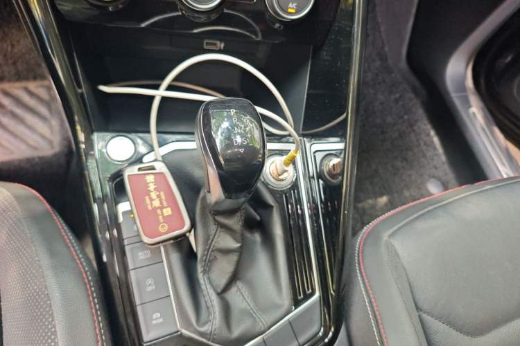Used Volkswagen Tayron 2019 330TSI Two-Wheel-Drive Luxury Plus China VI Standard Gear Lever