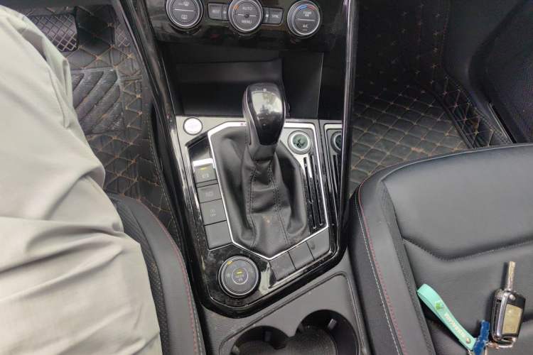 Used Volkswagen Tayron 2019 330TSI Four-Wheel Drive Luxury Version China VI Standard Gear Lever