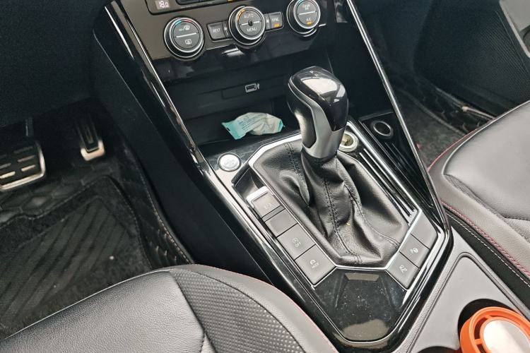 Used Volkswagen Tayron 2019 330TSI Two-Wheel-Drive Luxury Plus China VI Standard Gear Lever