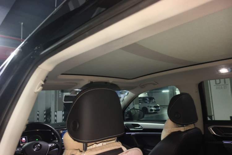 Used Volkswagen Tayron 2019 330TSI Two-Wheel Drive Luxury Model China VI Standard Headliner